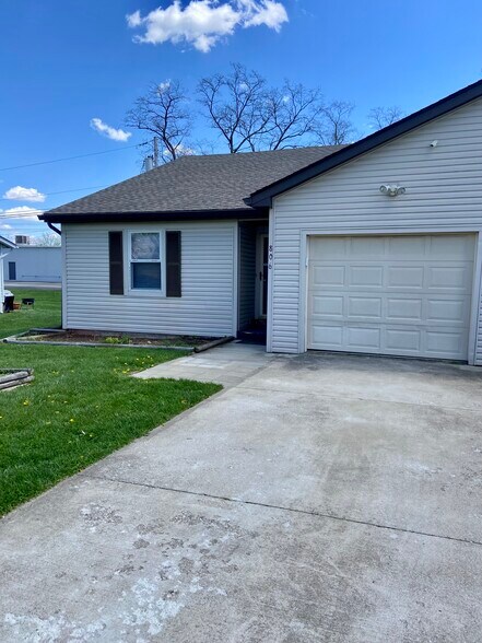 Building Photo - 806 Trustway Ct