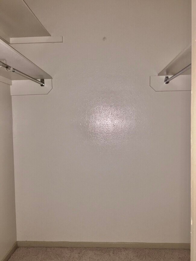 Building Photo - 4433 N Stanton St