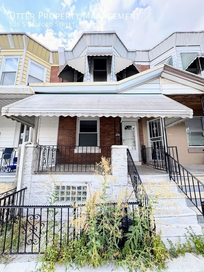 Building Photo - 536 S Salford St