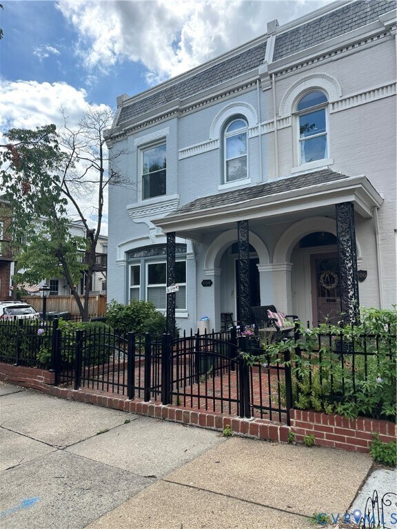 Building Photo - 404 N Shields Ave