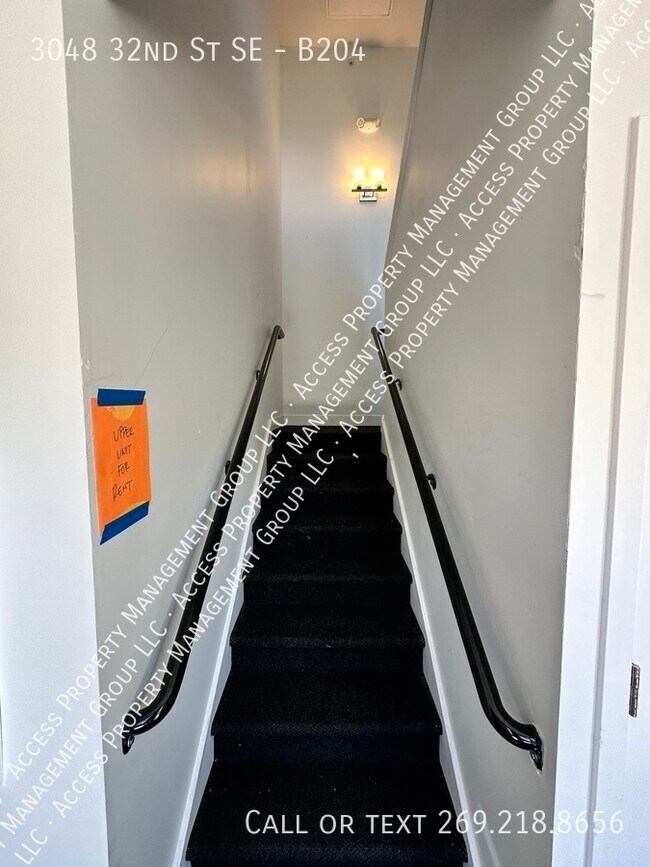 Building Photo - Great SE Side area close to 28th St and Be...