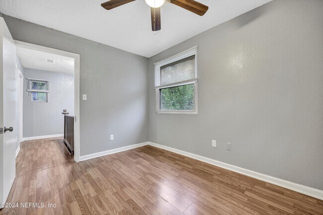 Building Photo - 1722 W 30th St
