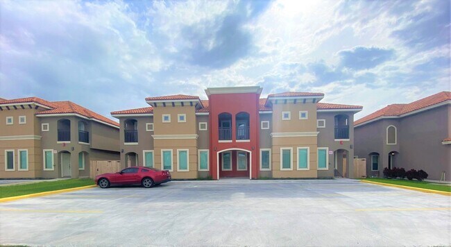 Building Photo - 3Bed/2.5 Bath Townhome, Mcallen TX