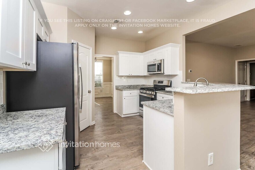 Building Photo - 706 Capri Ridge