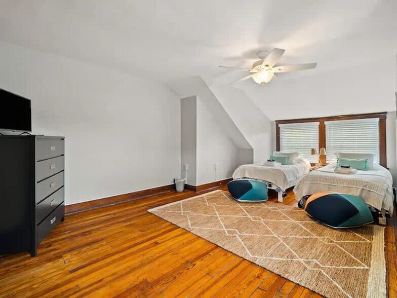Building Photo - 9711 Clifton Blvd