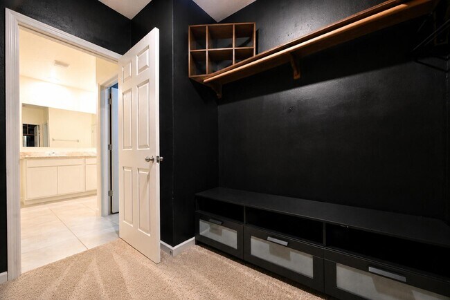 Building Photo - 927 Remington Green Dr SE