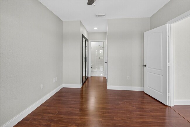 Building Photo - 1301 Belmont Pl