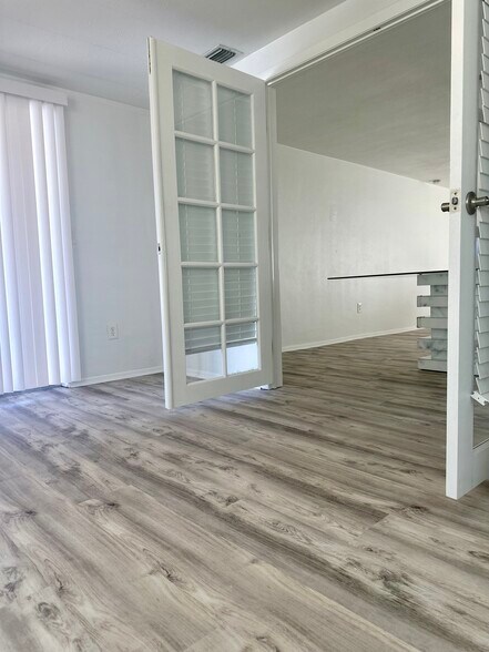 Building Photo - 11010 Tamarix Ave