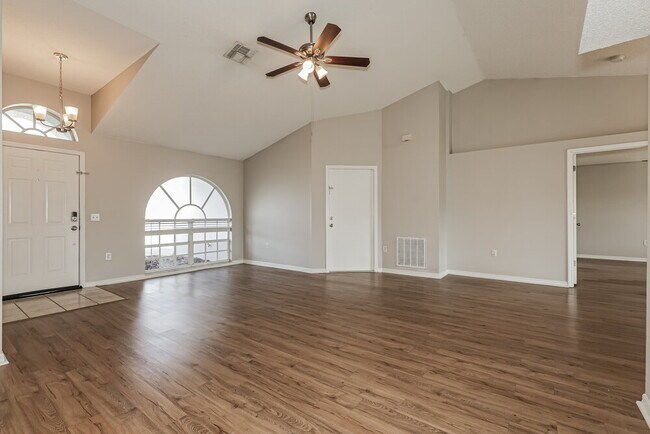 Building Photo - 38926 Carr Dr