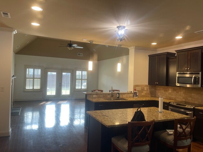 Building Photo - 316 Meadow Way