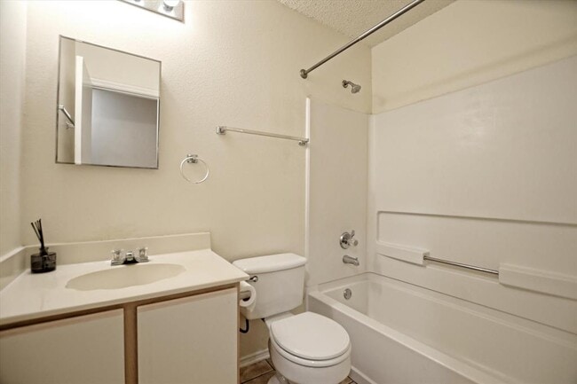 Building Photo - 1353 Lakeside Loop