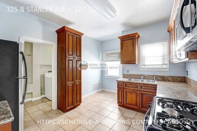 Building Photo - 325 N Stanley Ave