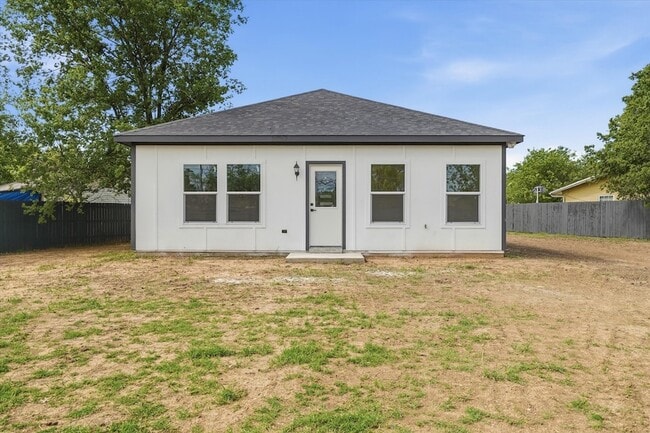 Building Photo - 1613 SE Park Rd