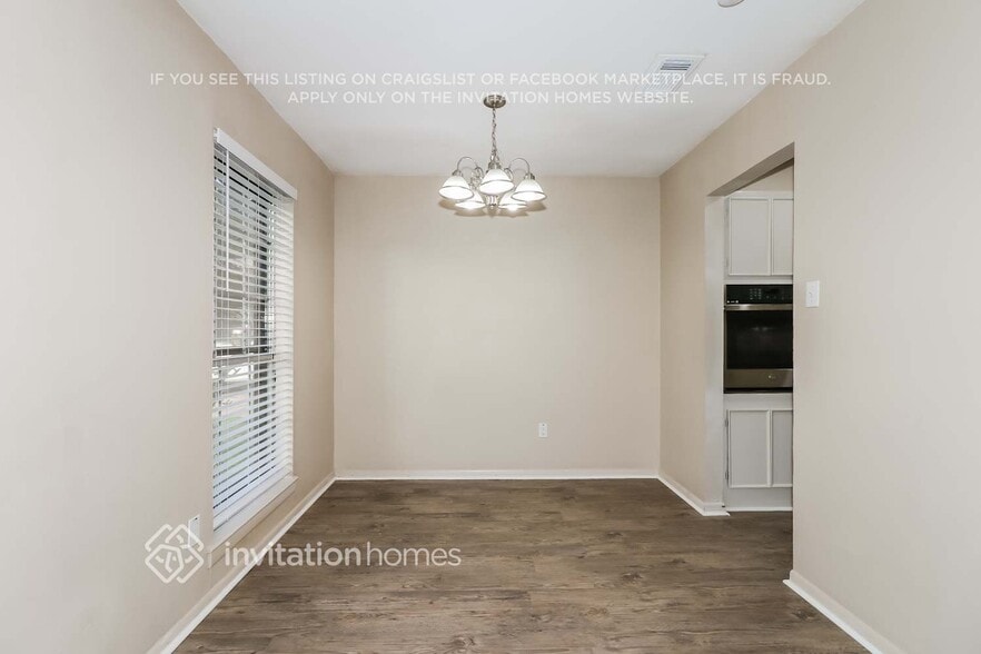 Building Photo - 745 Academy Ln