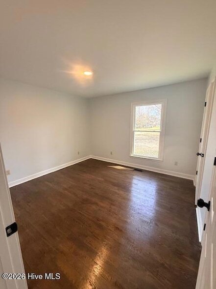 Building Photo - 309 Country Club Ln