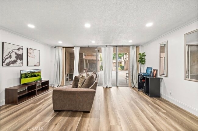 Building Photo - 6979 Palm Ct