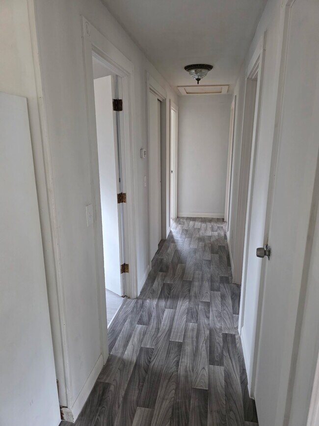 Building Photo - 139 Buck St