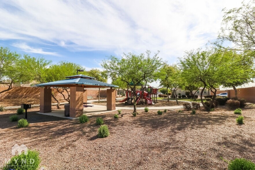 Building Photo - 2626 S 120th Dr