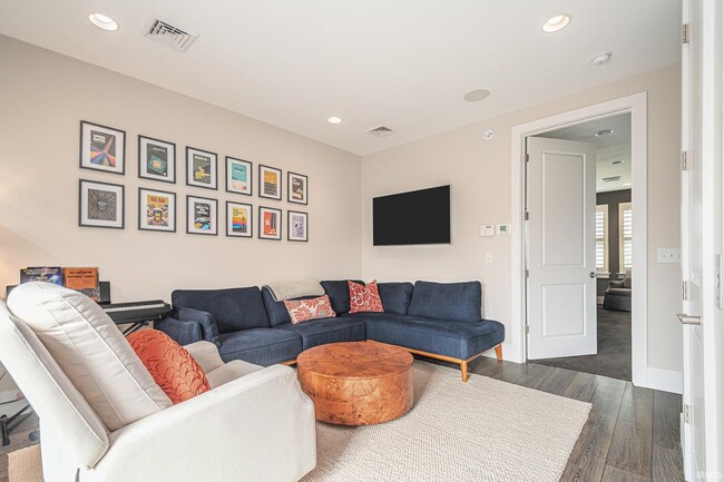 Building Photo - 112 S Niles Ave