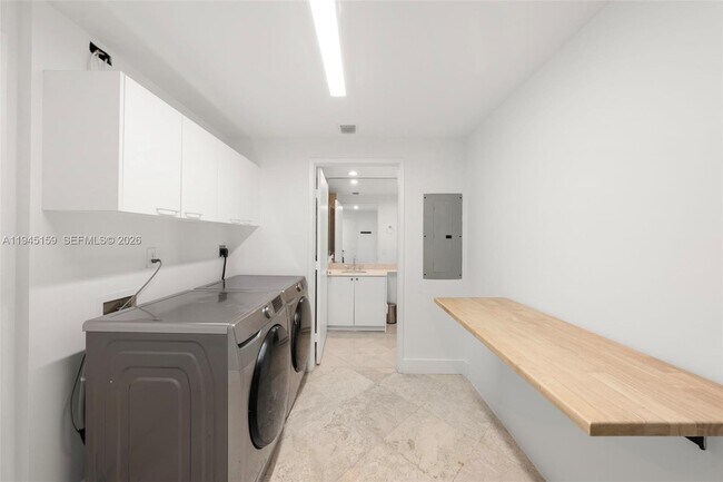 Building Photo - 789 Crandon Blvd