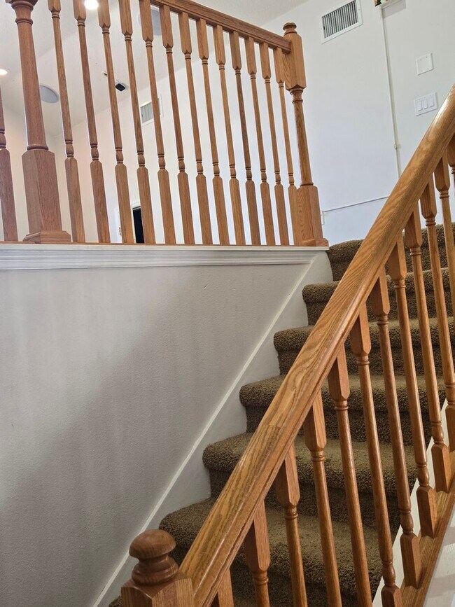 Building Photo - Freshly Painted 4BR/2BA Pool Home with Screened Pool & Spa – Move-In Ready!