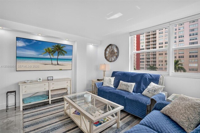 Building Photo - 3113 S Ocean Dr