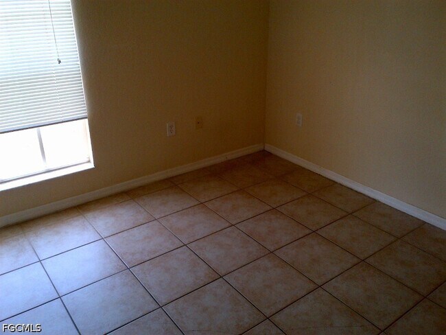 Building Photo - 622 Grant Ave