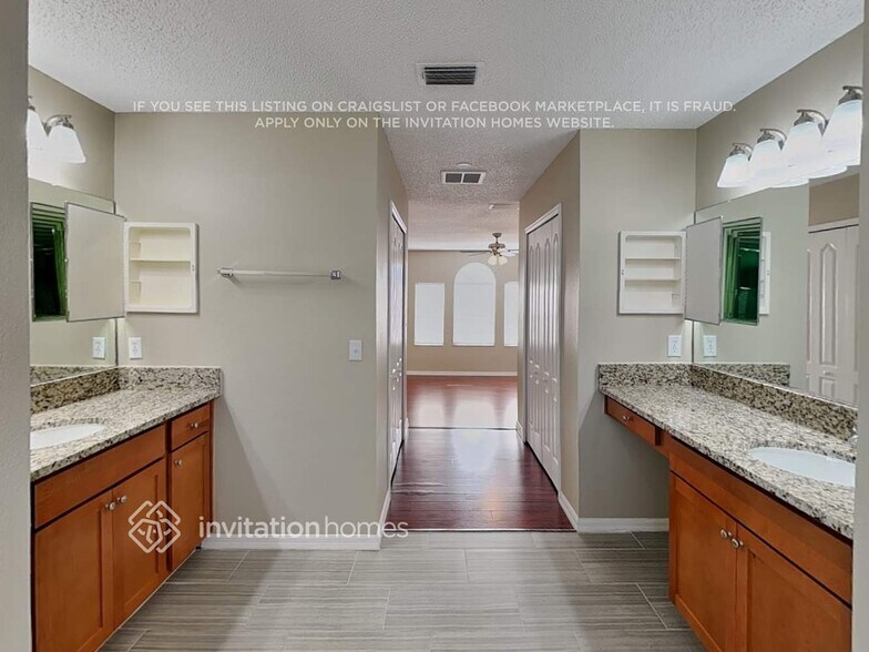 Building Photo - 1041 Grand Canyon Dr