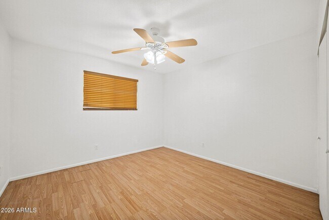Building Photo - 1137 E Bishop Dr