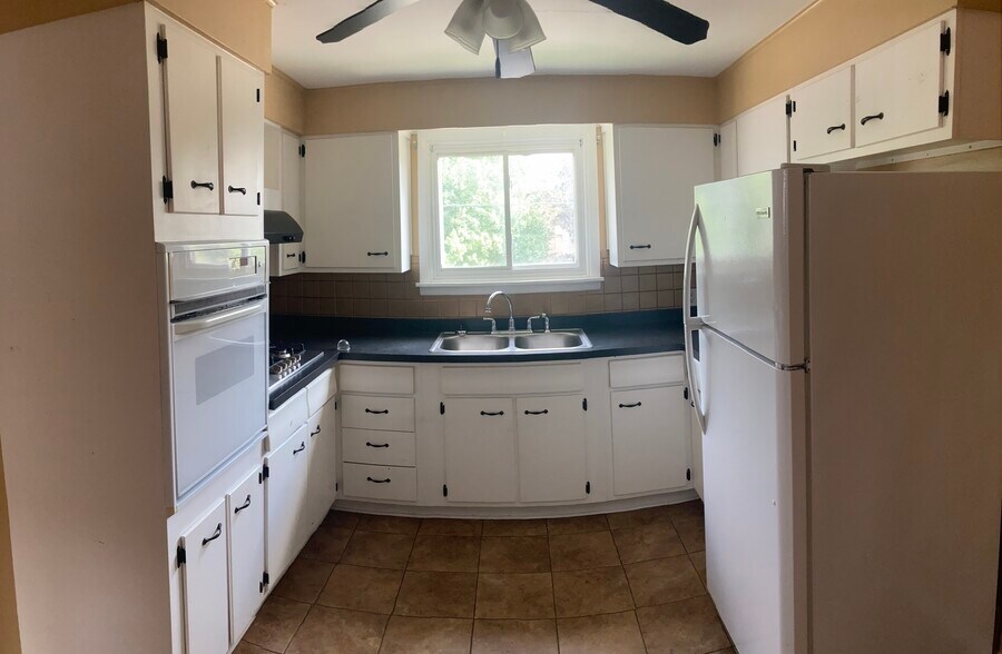 Building Photo - 592 Dorrance Ave