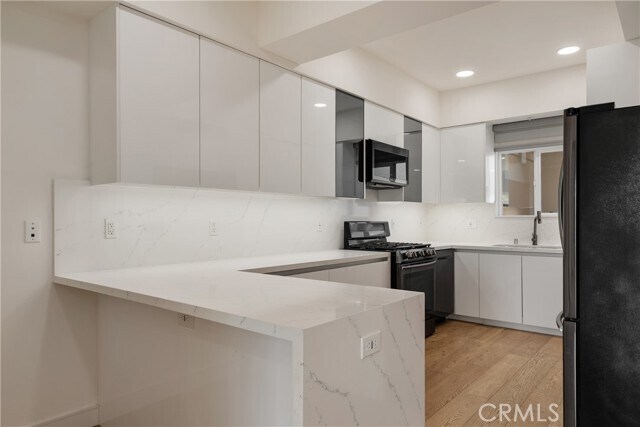 Building Photo - 820 S Wilton Pl