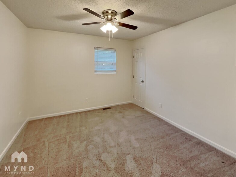 Building Photo - 456 Hardy Way