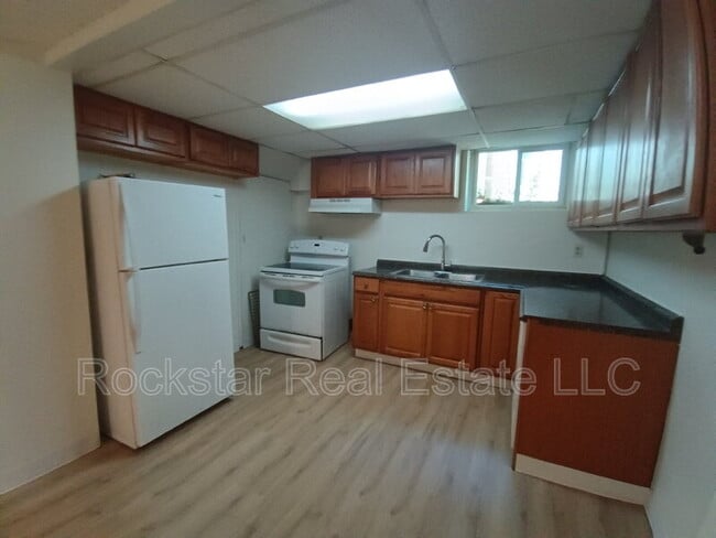 Building Photo - 1739 W Tenth Ave