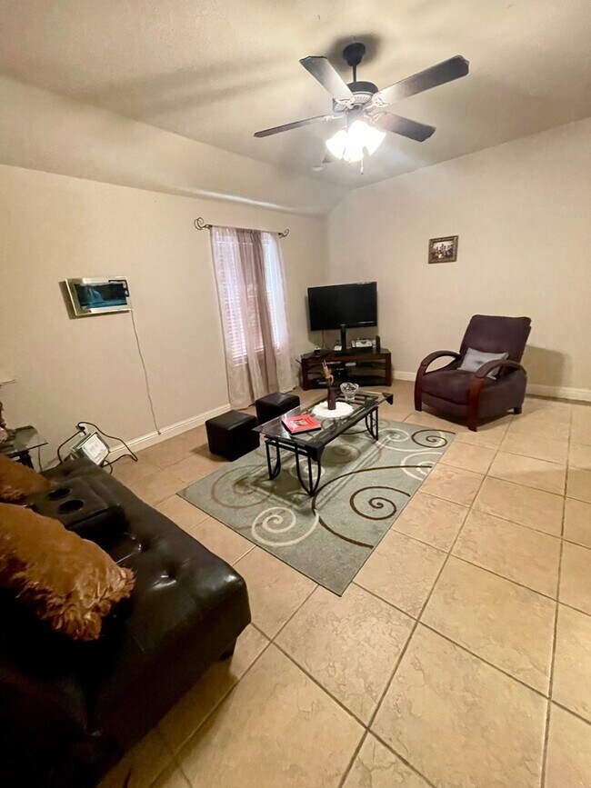 Building Photo - 7009 Stonegate Dr