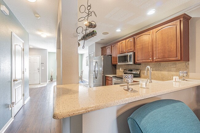 Building Photo - 2 Bedroom - 2.5 Bathroom - Gated Community...