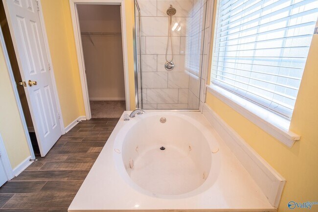 Building Photo - 216 Horseshoe Bend N