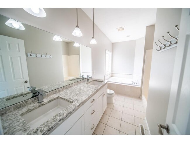 Building Photo - 5182 Southern Ridge Ln SW