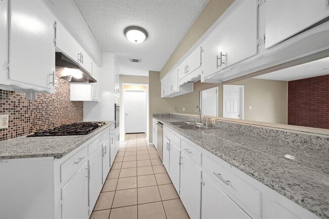 Building Photo - 9214 Bryce Ave