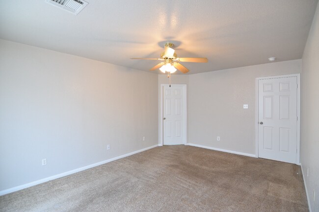 Building Photo - 2200 Riley Dr