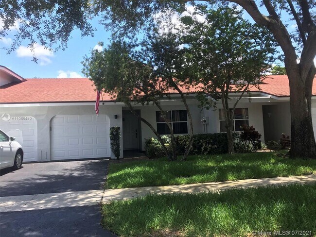 Building Photo - 6734 N Pine Island Rd