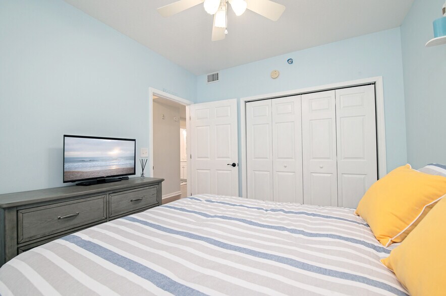 Building Photo - 235 Atlantis Cir