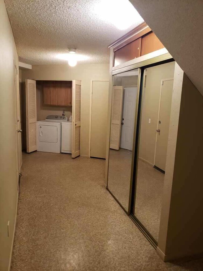 Building Photo - 8338 Woodley Pl