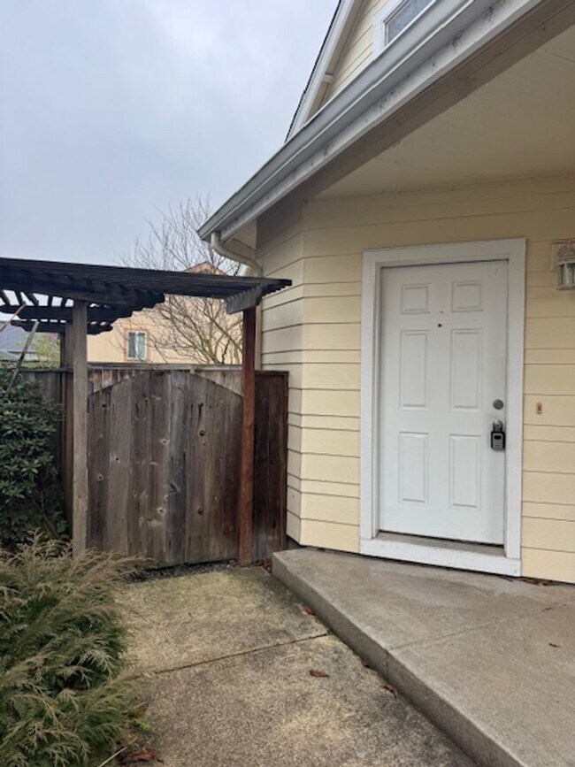 Building Photo - Beautiful 3-Bedroom, 2-Bath Home In Barger Area Of West Eugene!