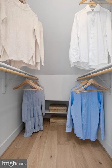 Building Photo - 1015 D St NE