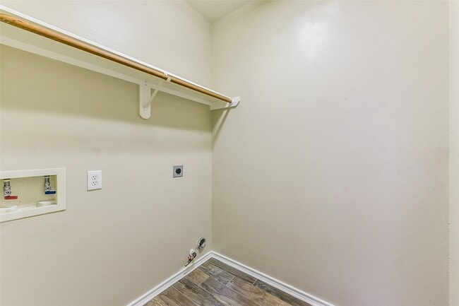 Building Photo - 9127 Willow Crossing Dr