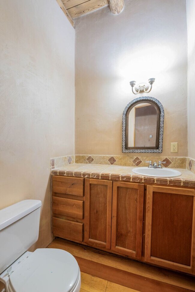 Building Photo - Santa Fe Charm in the Historic Guadalupe D...