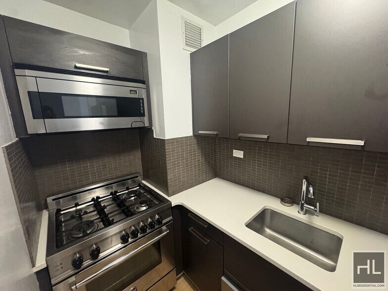 Building Photo - East 39th Street