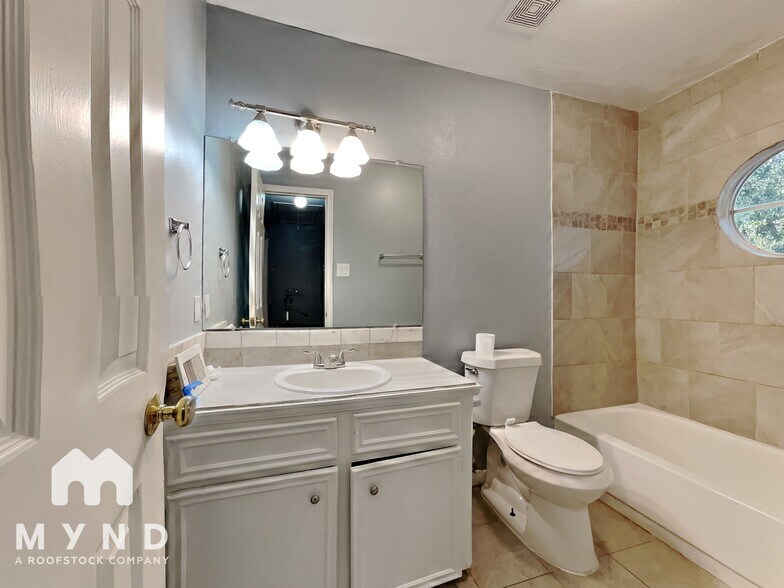 Building Photo - 22911 Garden Canyon Dr