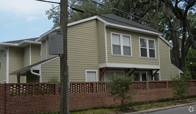 Building Photo - Heritage Oaks Luxury Apartments