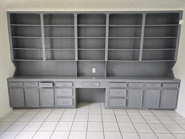 Building Photo - 9003 Haverstock Dr